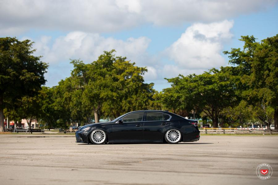  Lexus GS on Vossen Wheels (LC-106) 2016 года  (фото 13 из 61)
